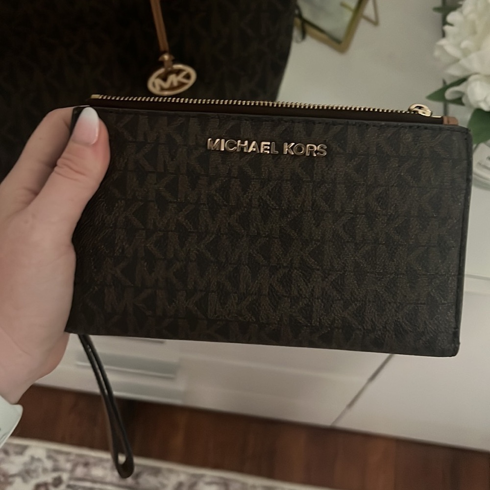 Michael Kors wristlet wallet
